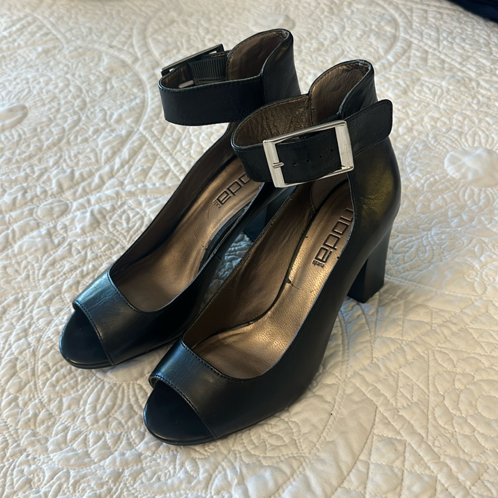 Black Stylish Buckle Chunky Heel Shoes